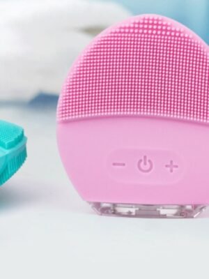 Rechargeable Ultrasonic Vibrating Face Wash Artifact