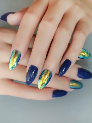 24 pieces of trendy wearable fake nail pieces