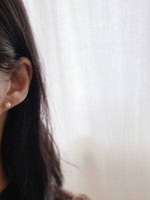 Fashion Pearl Hollowed-out Stud Earrings