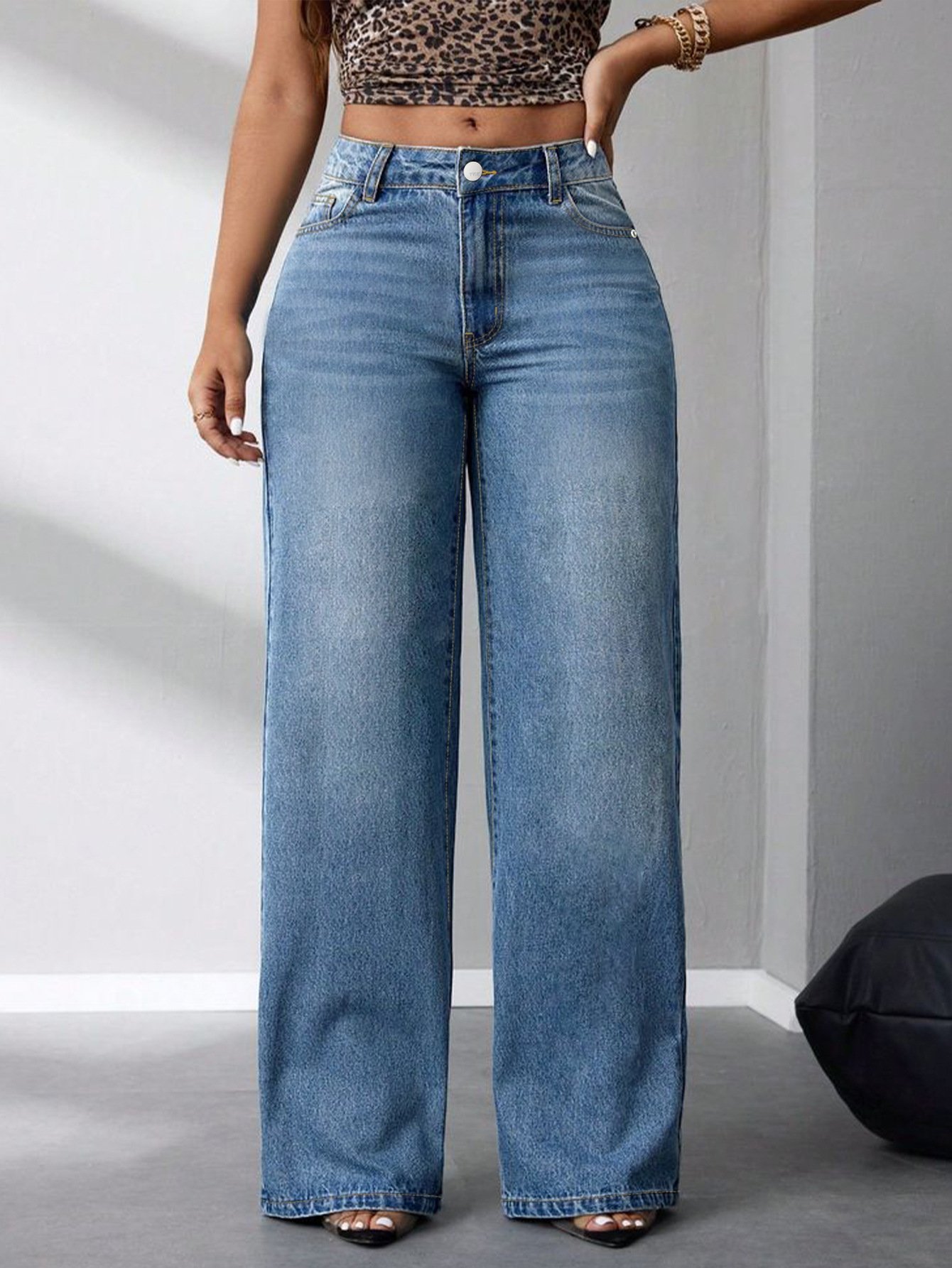 Fashionable Womens Slimming Wide-leg Denim Pants ā Image 2
