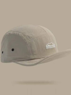 A Single-color Soft-brim Lightweight Quick-drying Fashionable Retro-style Letter Icon Baseball Cap, Suitable For Outdoor Activities In Spring And Summer.